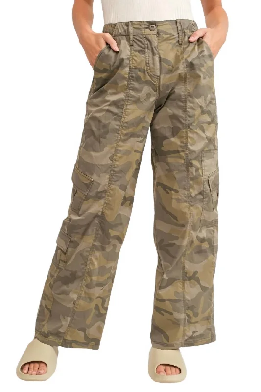 women's stretchable trousers -Cargo Pants In Camo